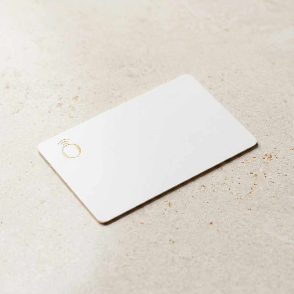 oneTap Card — Bianca — Dettaglio in appoggio